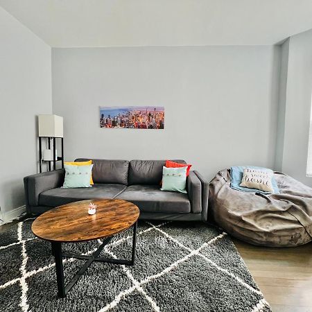 Lovely Logan Square 2-Bedroom In Chicago Exterior photo