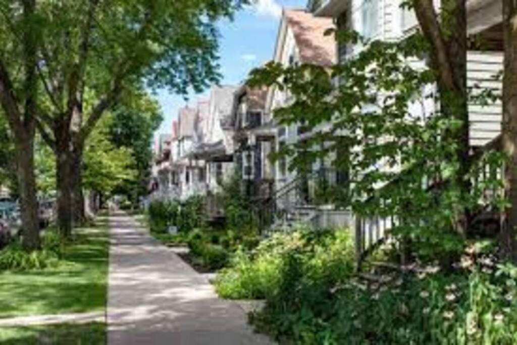 Lovely Logan Square 2-Bedroom In Chicago Exterior photo